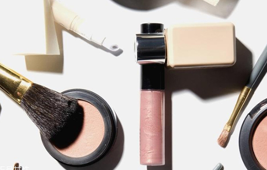 Difference Between Matte and Pearlescent Cosmetics(图1)