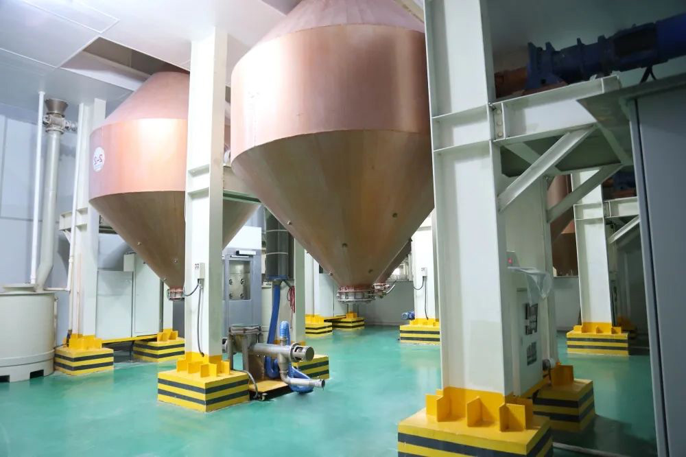 High-end cosmetics manufacturing source(图1) 1-230HQ3353IY.jpg